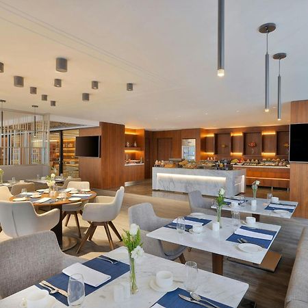 Jeddah Marriott Hotel Madinah Road Jidá Exterior foto The lounge at the airport