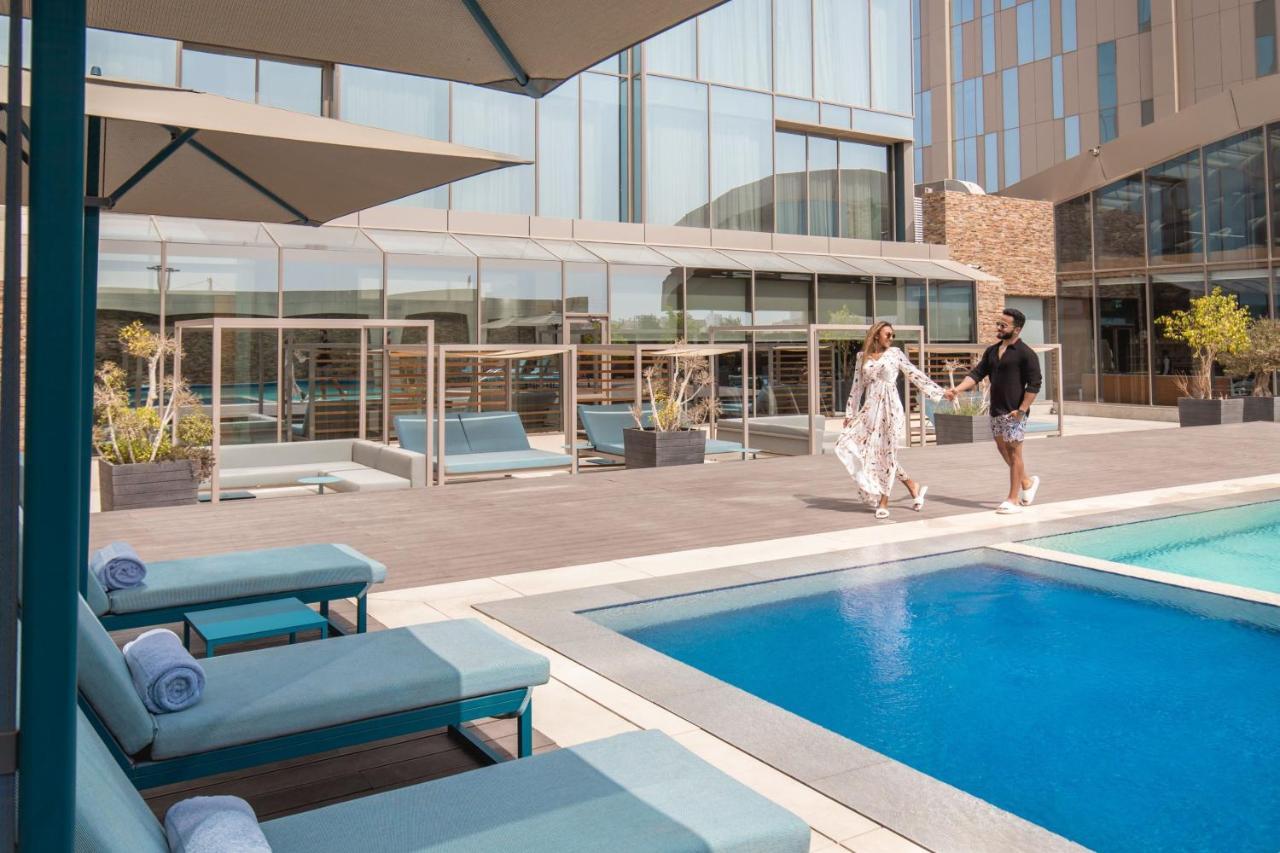 Jeddah Marriott Hotel Madinah Road Jidá Exterior foto The pool at the hotel