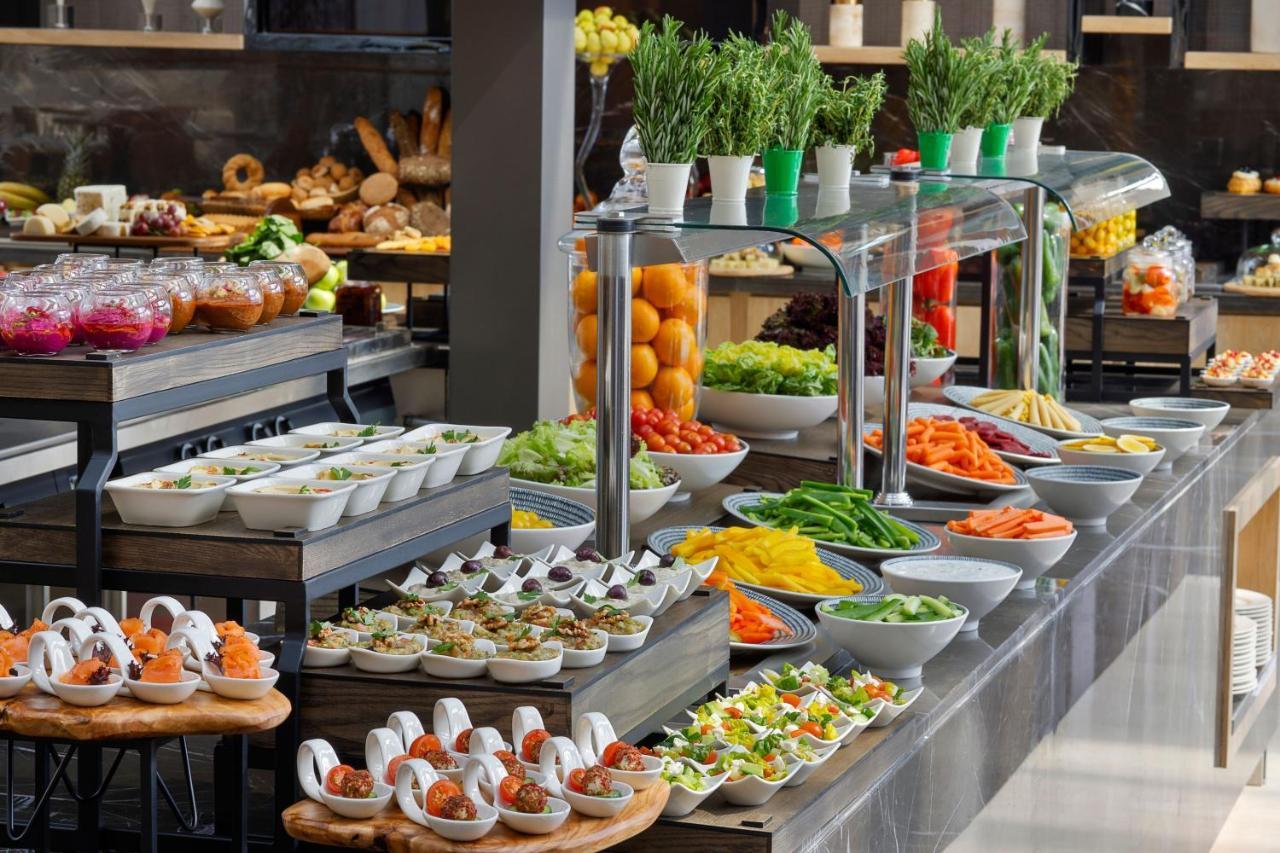 Jeddah Marriott Hotel Madinah Road Jidá Exterior foto A salad bar
