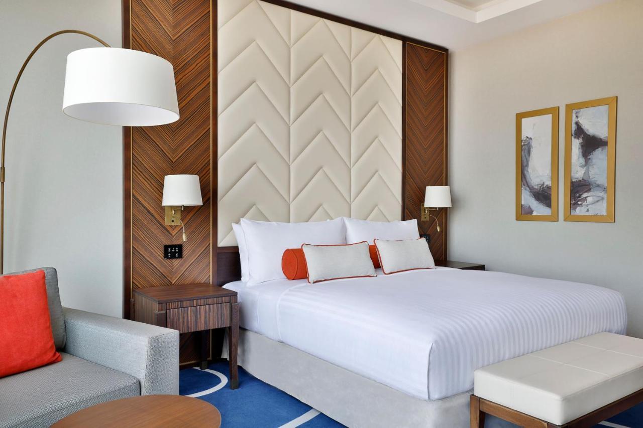 Jeddah Marriott Hotel Madinah Road Jidá Exterior foto A guest room at the hotel