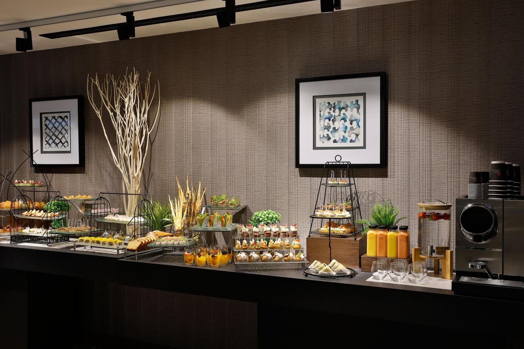 Jeddah Marriott Hotel Madinah Road Jidá Exterior foto A buffet at a hotel