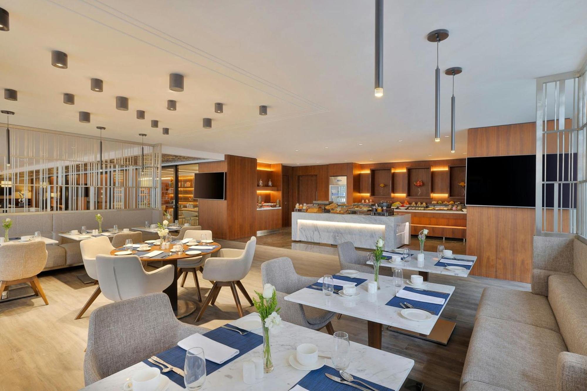 Jeddah Marriott Hotel Madinah Road Jidá Exterior foto The lounge at the airport